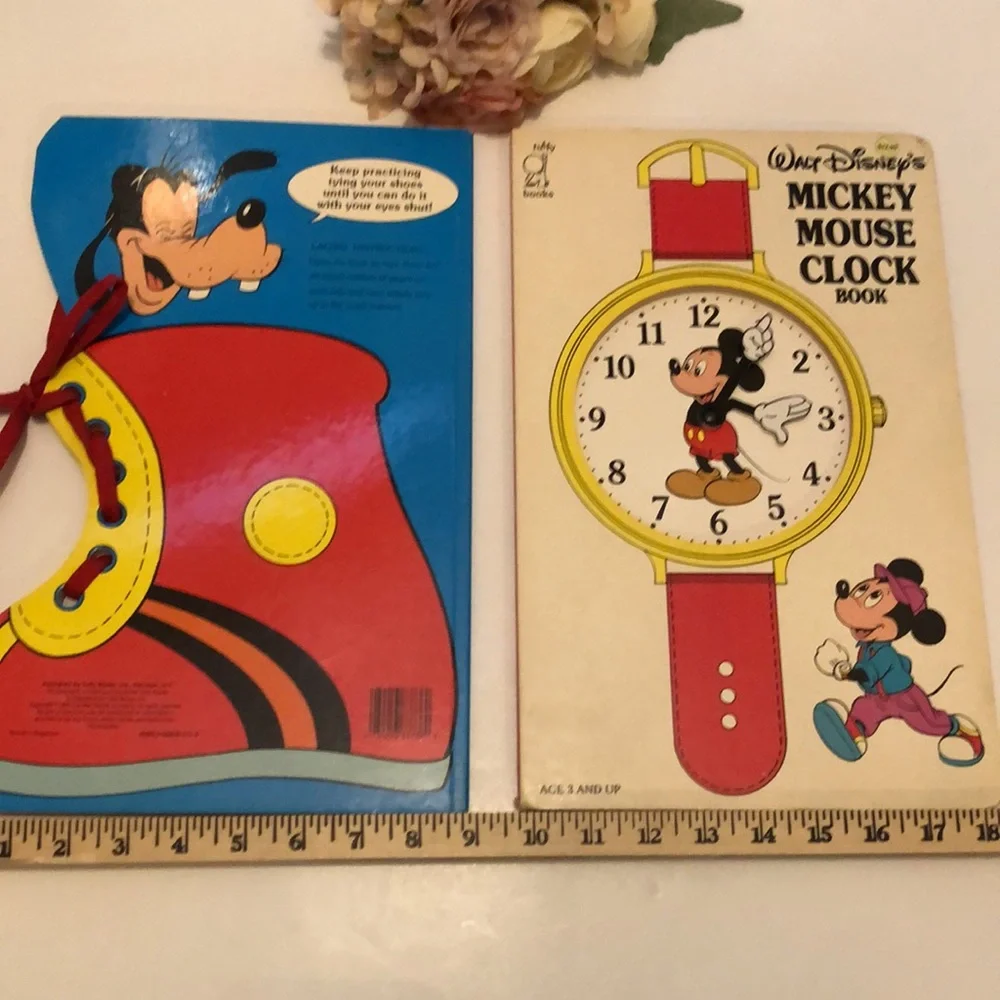 Old WALT DISNEY MICKEY MOUSE CLOCK BOOK Walt Disney Goofy Shoelace Book